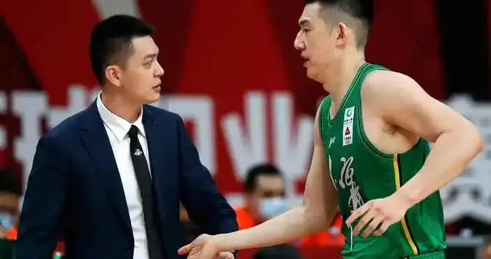 杨鸣巩晓彬解说狂揽4100万观众，一句话撕开CBA所有潜规则！