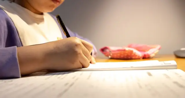 打印作业成家长“隐形负担”？教育现代化中的现实难题