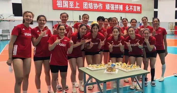 实锤！吴梦洁现身杨舒茗成人礼生日现场，李盈莹未归队金佳宝离队