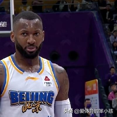 爱体育的笨小孩：CBA联赛的赛场上，一场