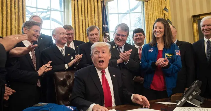 395：2，美国通过涉台法案，我军沉默数十小时后，改变对台军称呼