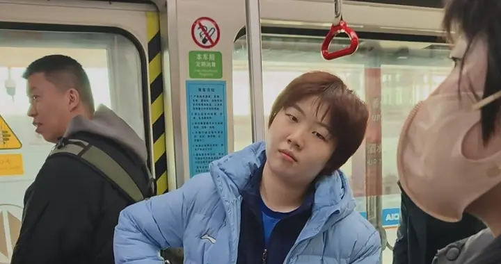 国乒出发新加坡，蒯曼覃予萱一起，马琳邱贻可跟赛，佳佳也出发了