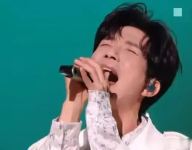 陈楚生冲上热搜首位，舞台出现重大失误，网友：成天抽烟喝酒所致