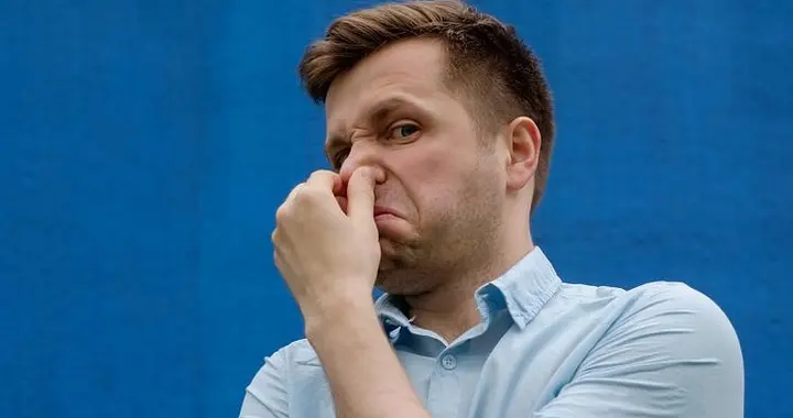 老人身上有一股怪味？57岁后，远离5个习惯，老了或没味