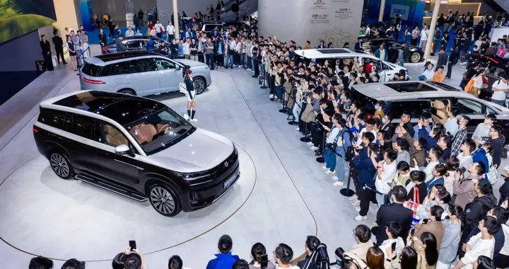 腾势展台成广州车展“顶流”，安全豪华迎来高光时刻