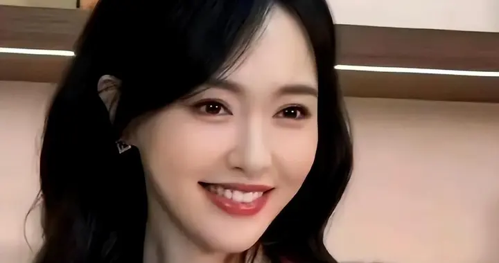 婚变传闻仅2个月，44岁罗晋高调官宣喜讯，唐嫣终于可以放心了