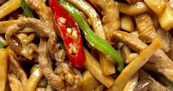 《家常快手菜之王：杏鲍菇炒肉片的极致下饭公式》