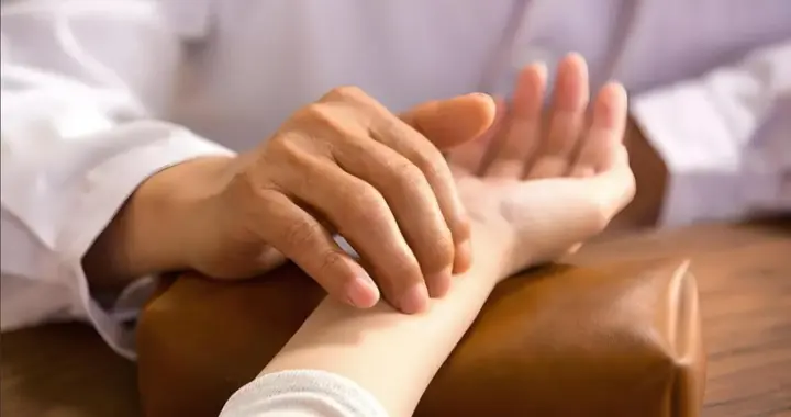 一代名中医曾指出：现代男女交往频繁，阴虚火旺早已成常态！