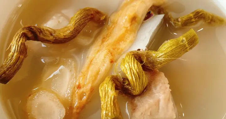 秋天，加它一起煮，阴不虚了，脾胃好了，一觉安睡到大天亮了