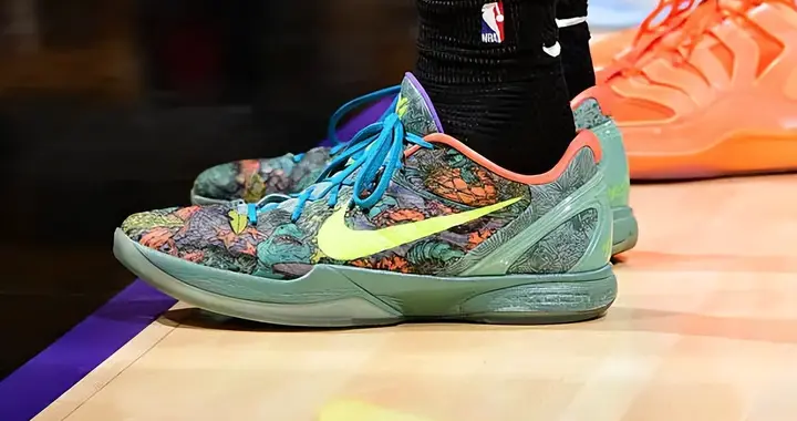 海斯穿着Kobe6，替补贡献18分5篮板1助攻1盖帽