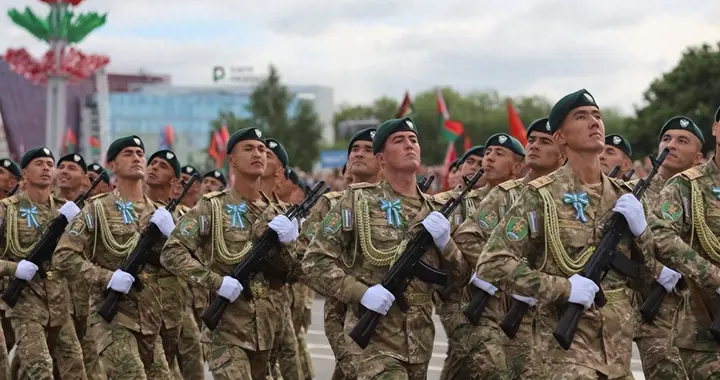 又一个乌克兰！全面去俄化，不准再叫将军，只能叫突厥军衔