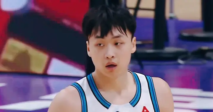 7 中 7 零失误！新疆三分狂轰 105 分，张帆 9 分沈梓捷伤退打乱北控布局