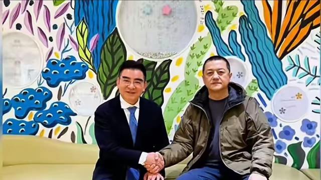 薇薇：李亚鹏称，之前在直播间开劳斯莱斯的