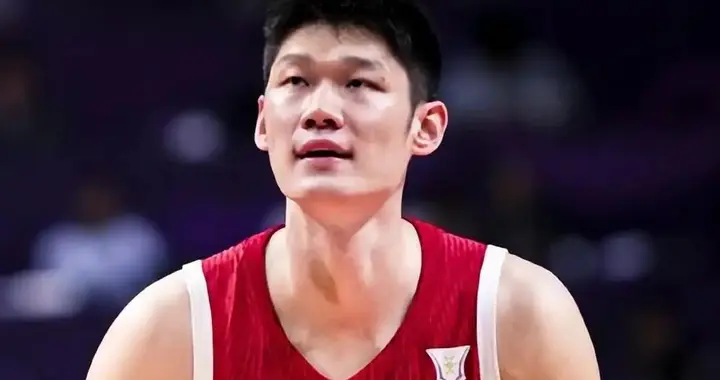 中国男篮世预赛惊险过关！三位球员彻底打出身价，一人差点被埋没