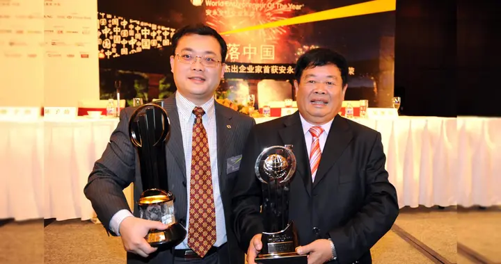 曹德旺正式交棒：36年磨一剑，千亿福耀开启“曹晖时代”