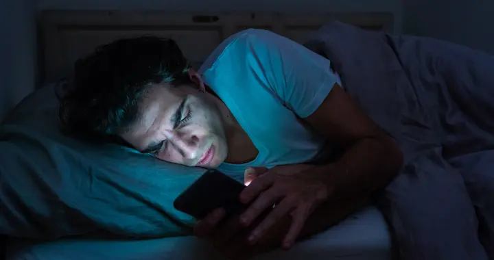 熬大夜补觉就不伤身体？科学家深挖睡眠真相，这些误区坑惨年轻人