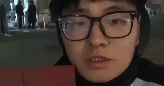 北大外卖哥陶文俊，待业半年跑外卖谋生，官方回应真相啪啪打脸。