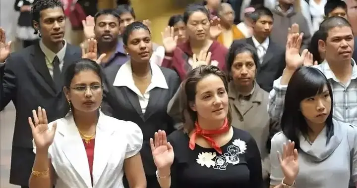 大反转！美国上万博士集体辞职，华裔精英浩荡回国，赴美留学暴跌