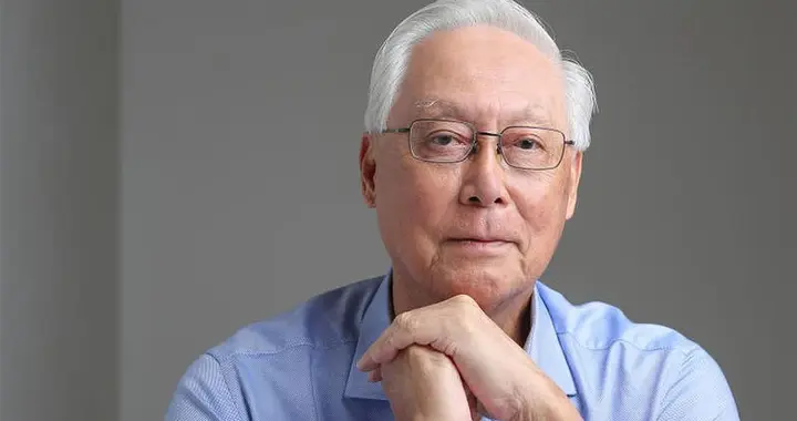 他夹在李光耀父子之间撑了14年，新加坡人欠他一句“谢谢”！