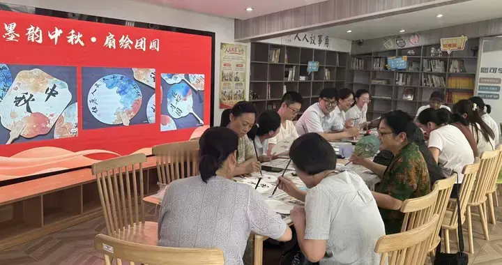 常州北直街：手绘团扇迎中秋 社区搭台聚邻里