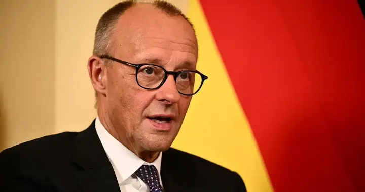 默茨一句话撕开美国底牌，伊朗笑了，泽连斯基心凉了