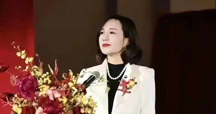 茅台董秘蒋焰被留置，法学专业管钱管报表，看人想不引人注目都难