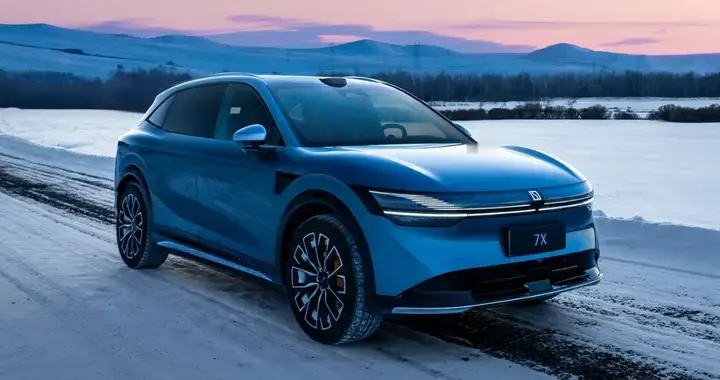 冰雪无惧，温暖随行：极氪7X如何用科技重塑冬季安全出行