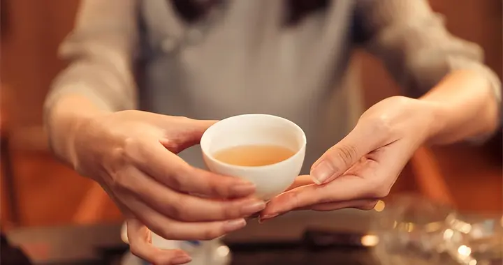 茶叶是血糖的“杀手”？医生提醒：不想血糖飙升，最好少喝3种茶