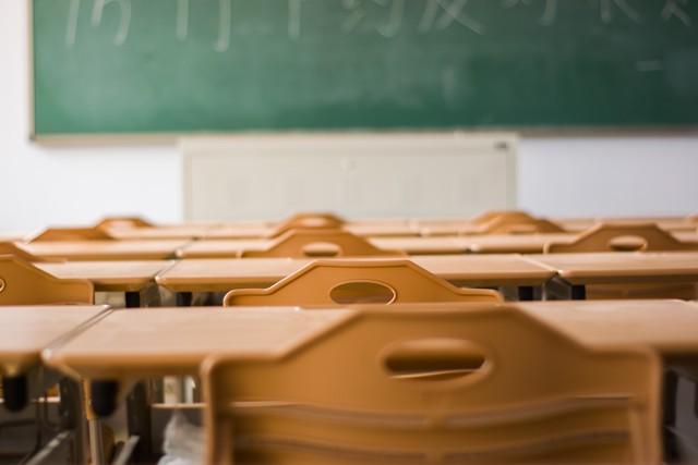 你过得太闲才有时间执着在无意义的事情才有时间无病呻吟所谓痛苦