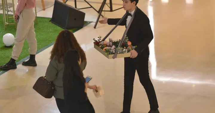 不会请客送礼的年轻人该怎么办？