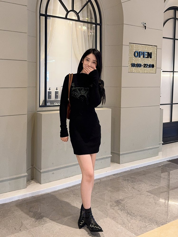 ootd🖤贼显身材的小黑裙