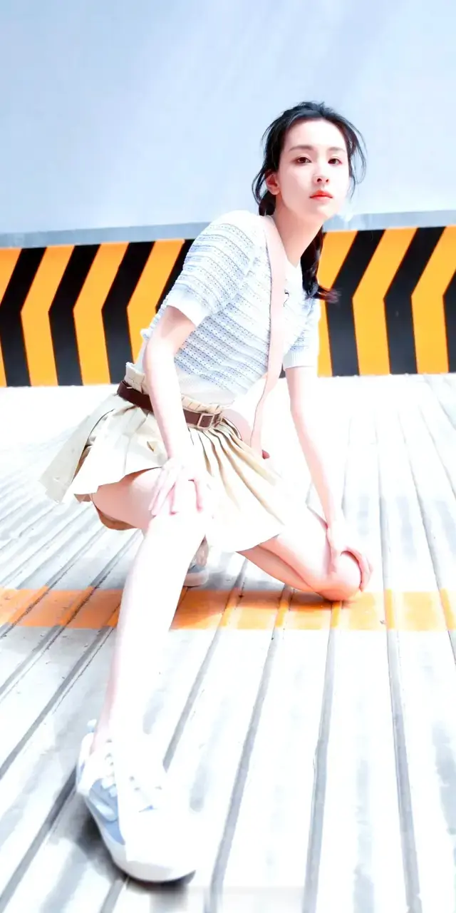 陈都灵校服装