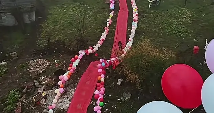 17岁年轻妈妈去世，孩子刚满月，家属透露原因，太可惜了！