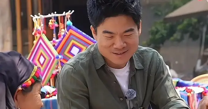 董宇辉云南行，看完这些细节，才懂他为什么能火这么久！