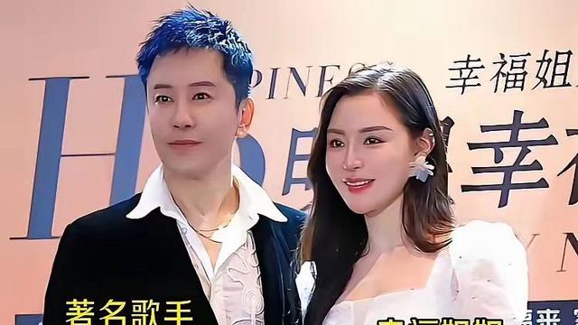 夜樱小录：毛宁一家三口同框太暖了！蓝发造