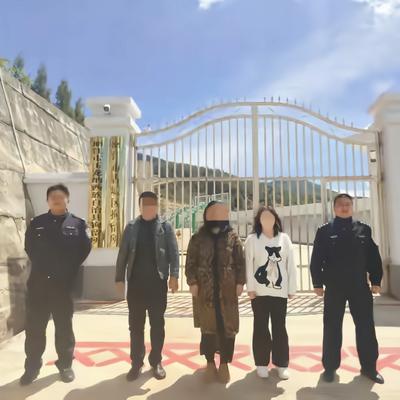 大王观社会：小女孩被继母关进狗笼子？临沂