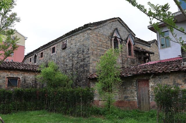 南丰古城带覆斗天窗、哥特式窗的“另类”赣派建筑