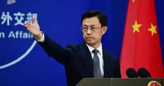 一边疯狂卖武器，一边装无辜求对话？美国这出戏演够了！