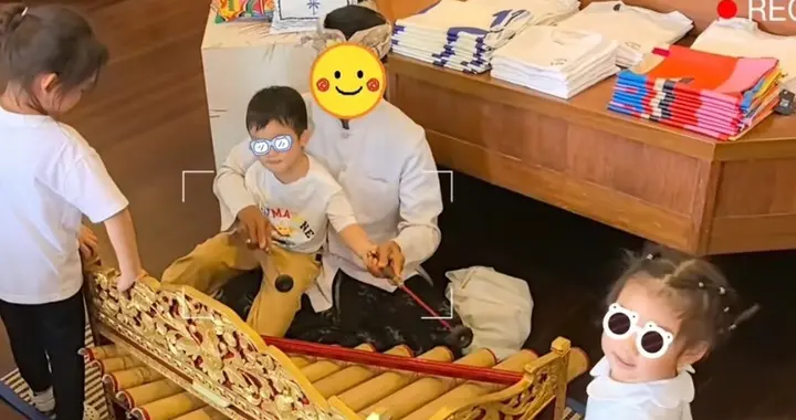 苗苗三胎女儿首出镜，性格活泼开朗软萌可爱，走起路来像爸爸郑恺