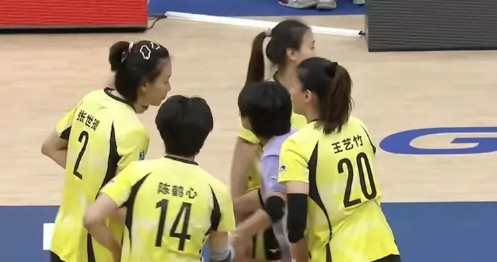 全锦赛:天津女排对阵北京进行中！第一局天津25-20拿下！