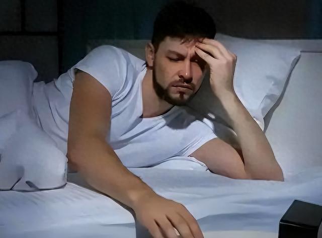 “晚上起夜”与“不起夜”的人，哪个更健康？医生说出大实话