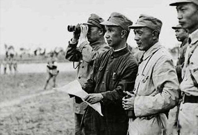 淮海战役，前线将士体力不支，粟裕急调80万斤猪肉和400万包香烟