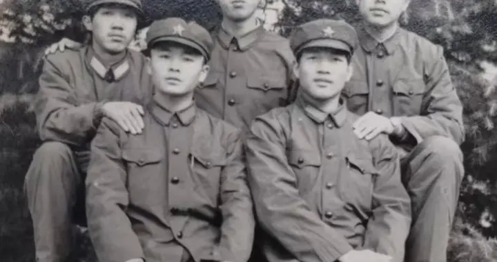 上世纪八十年代，一些战士申请提前退伍，都是为了回去“顶职”