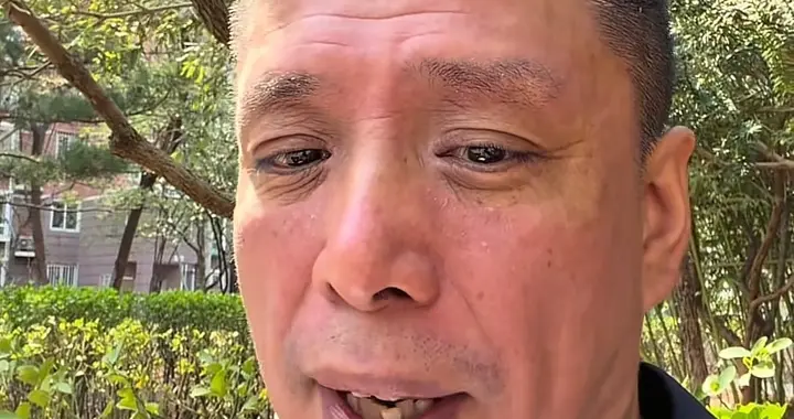 相声演员贾旭明千里助农，寨子乡感动落泪。