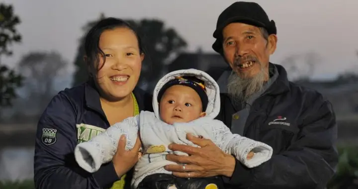 13年过去了，当初执意嫁71岁老头的湖南少女，丈夫去世后已经再婚