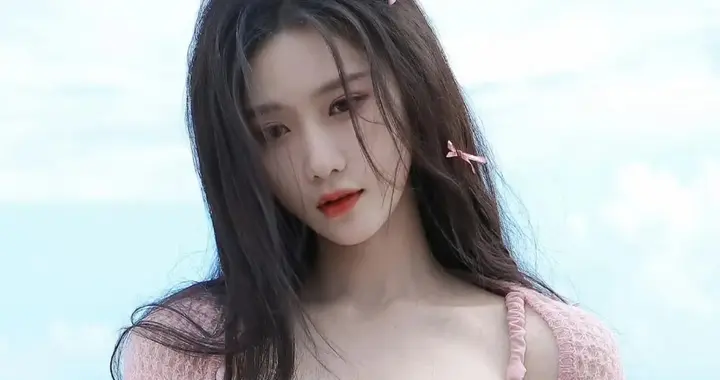 陈意涵海边粉装，美美的