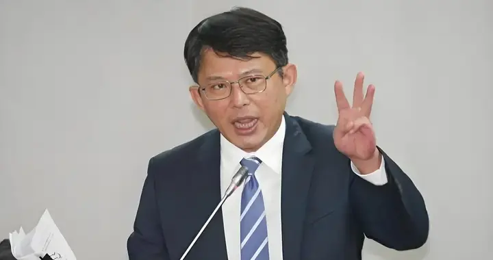 军购案通过，黄国昌爆说服郑丽文内幕，民进党两面派人设翻车