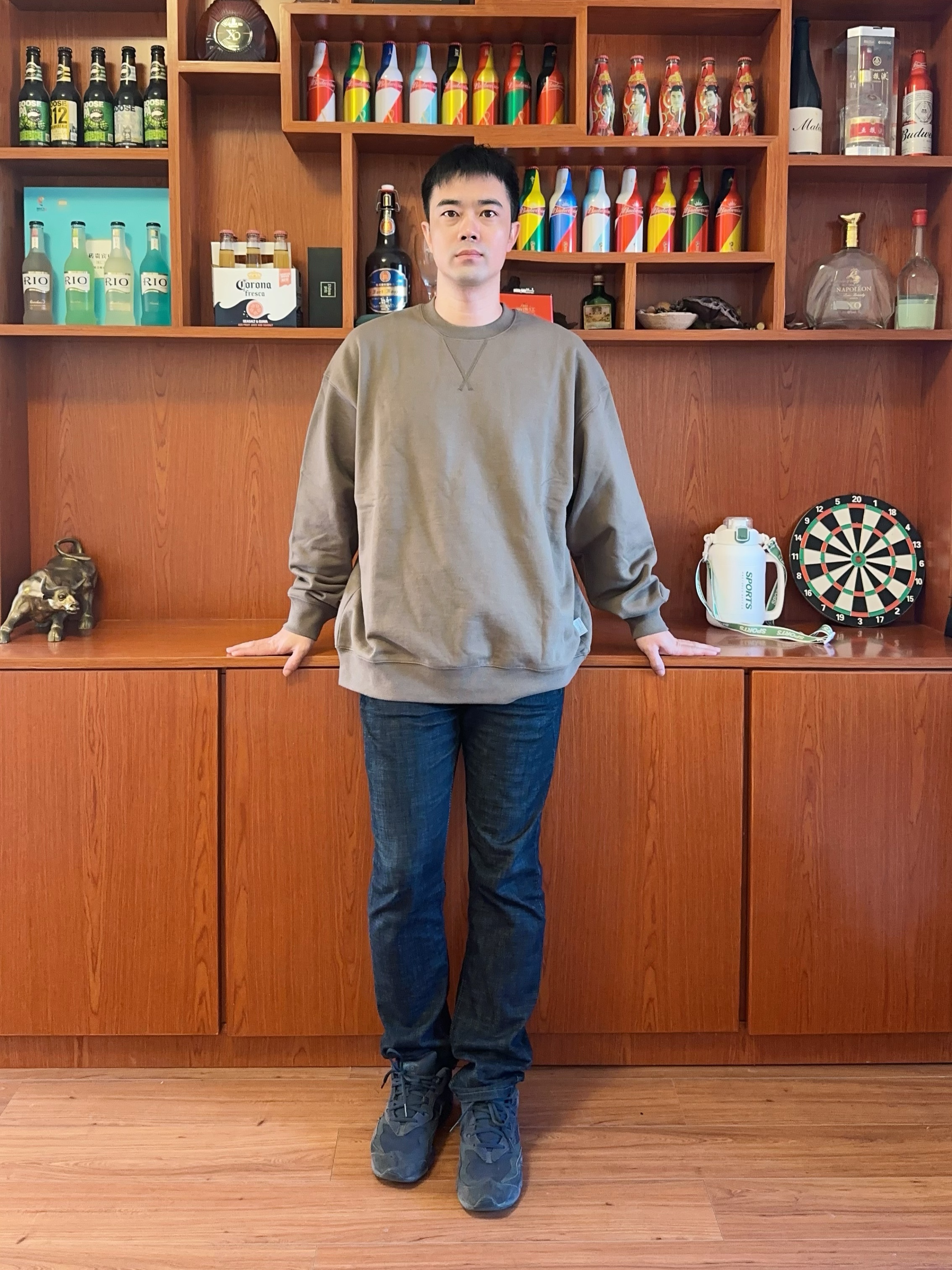 秋冬必须有件显瘦百搭卫衣 干净男友风