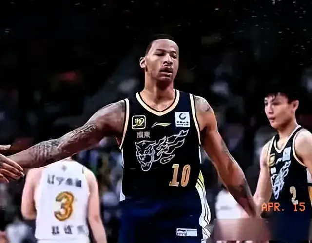 面对山西挑衅，徐杰这一动作让所有人哑口无言！