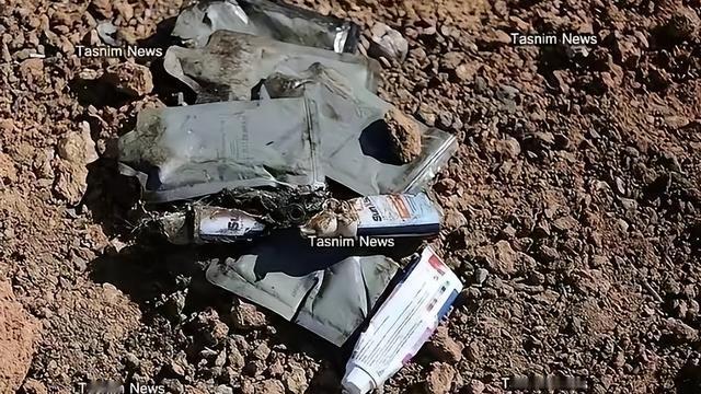 慢生活：伊朗革命卫队发言人，正拿着美军飞